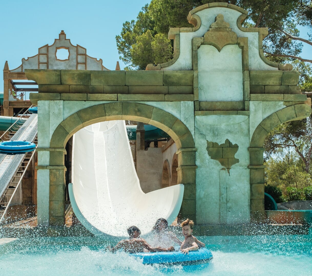 luftaufnahmen von aqualand arenal