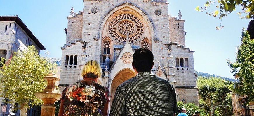 Strassenbahnfahrt am Strand entlang