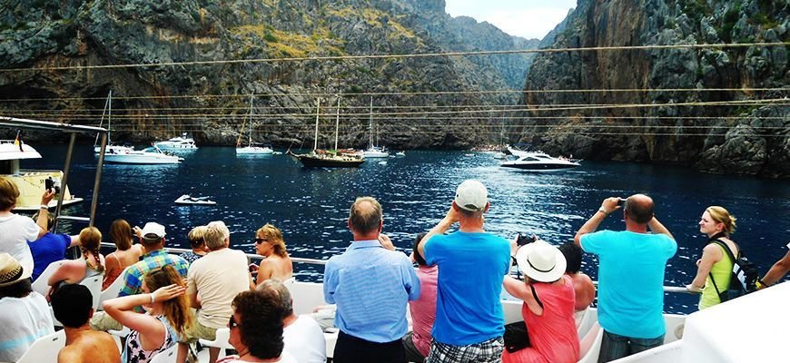 Blick auf den Torrent Pareis vom Boot