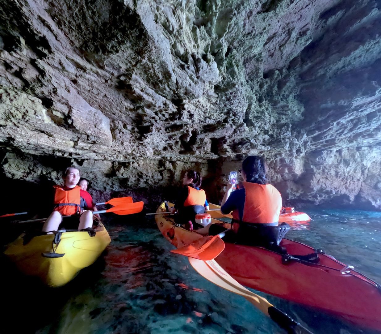 Besuch einer Meereshöhle