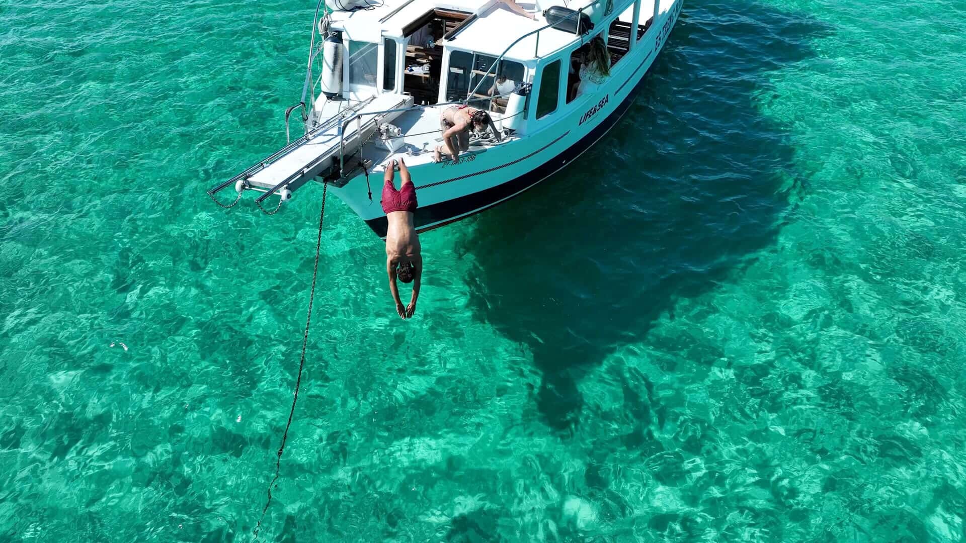 vom Katamaran springen