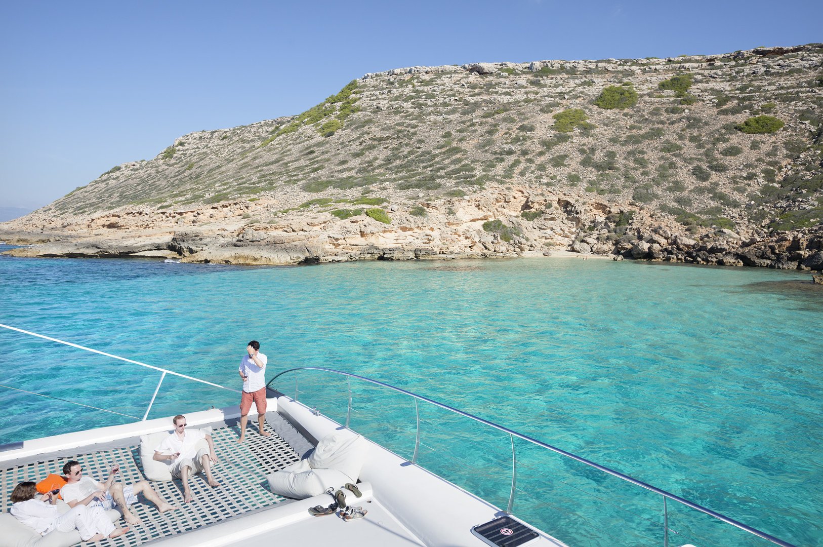 Anker in einer Bucht in Mallorca mit dem Katamaran Tour Mallorca