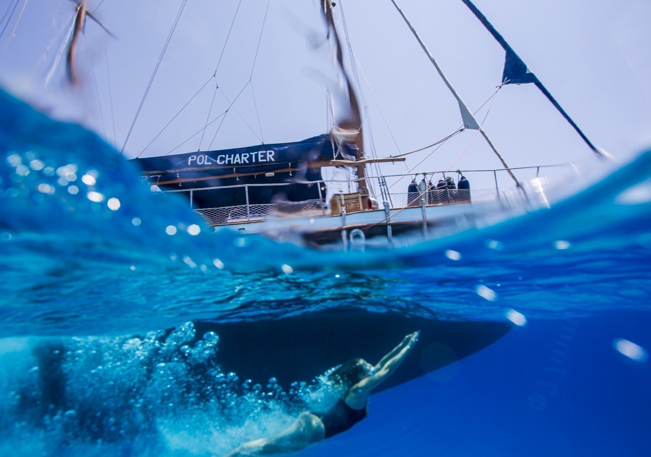 Schwimmpause mit dem Boot