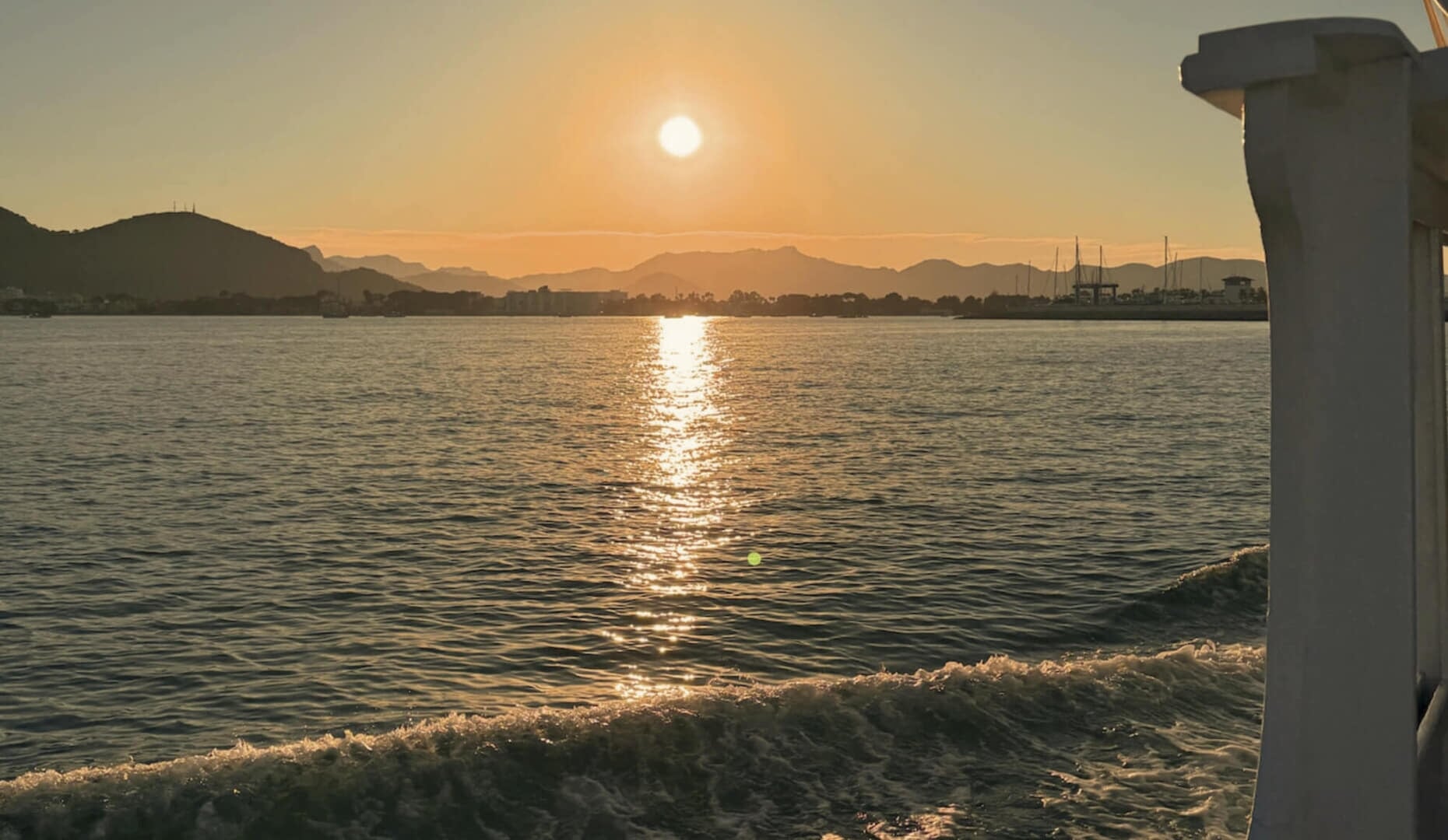 Sonnenuntergang vom Boot aus