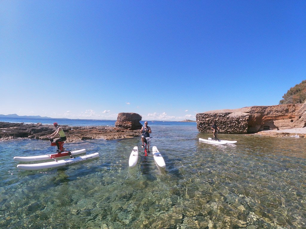 Actividades acuaticas en Mallorca: bici acuatica