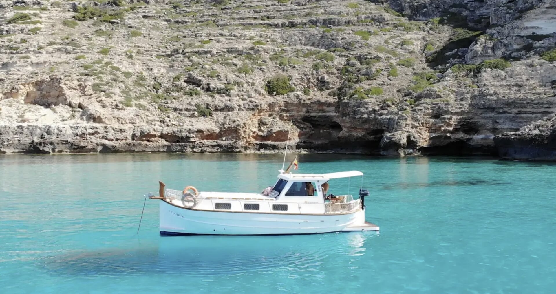 Cala donde fondeamos al alquilar el barco