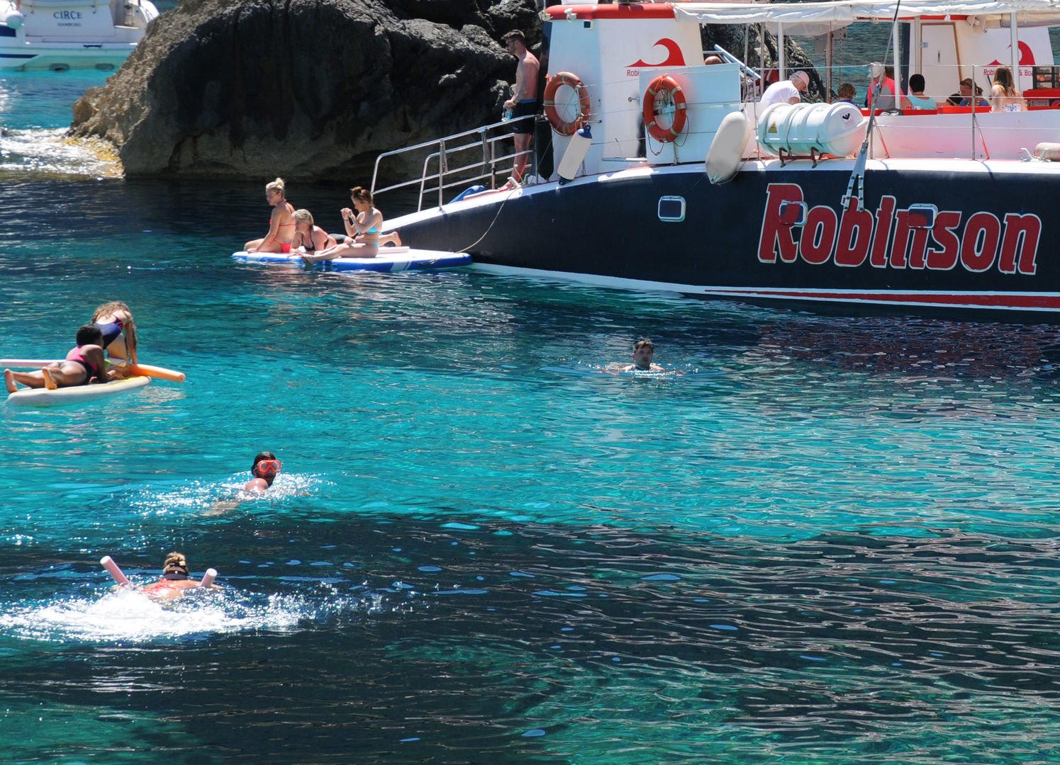 navegando en el catamaran