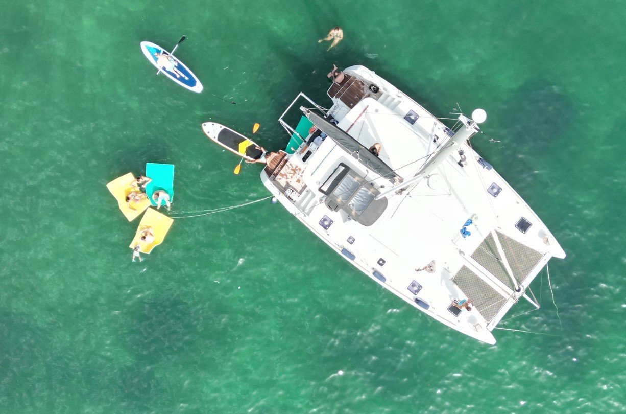 catamaran vista dron