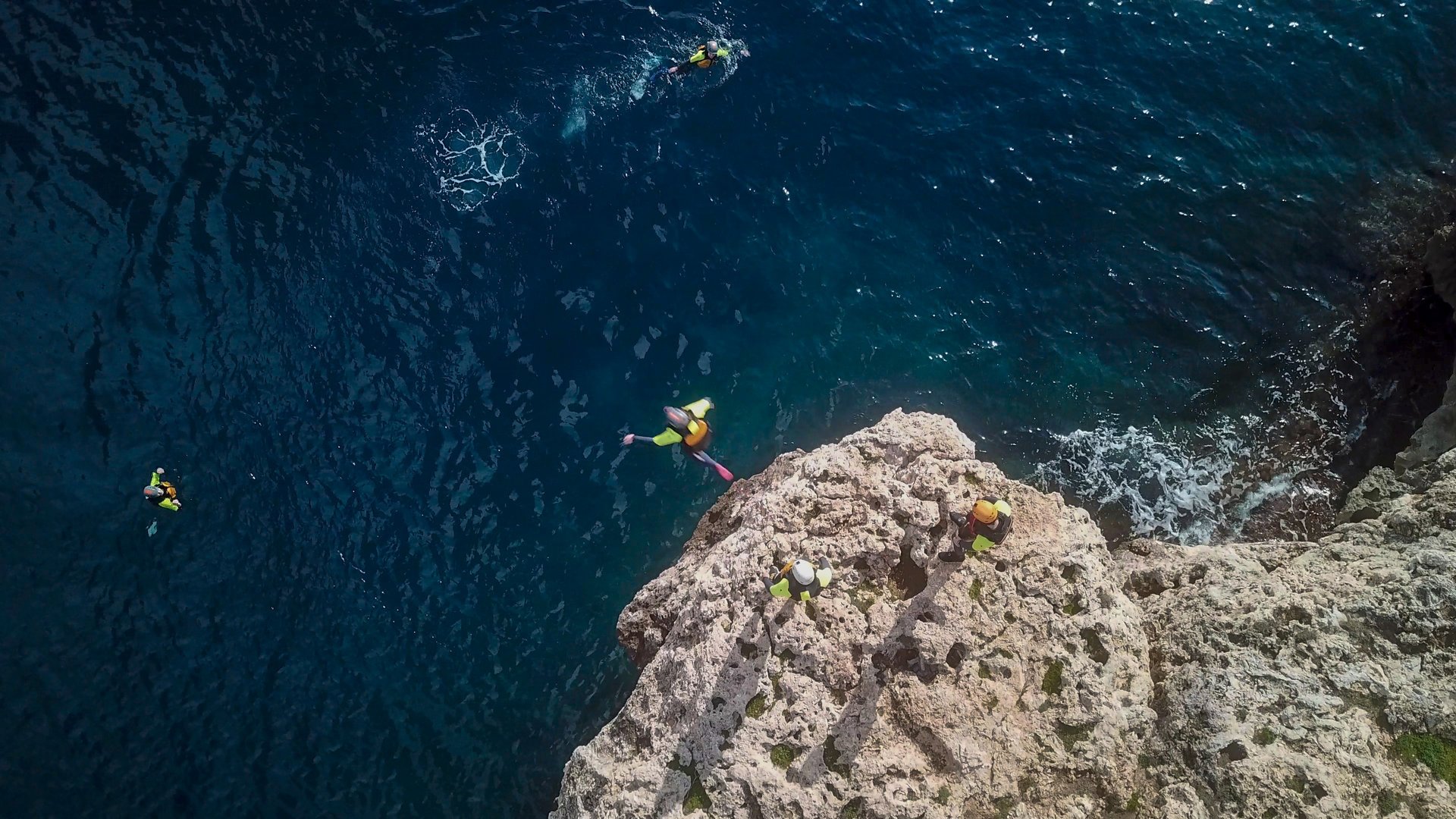 salto de acantilado en la excursion