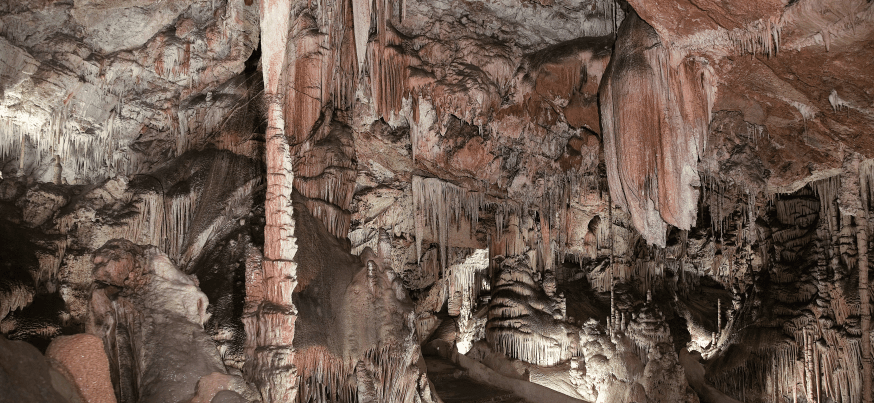 Sala del interior de las coves