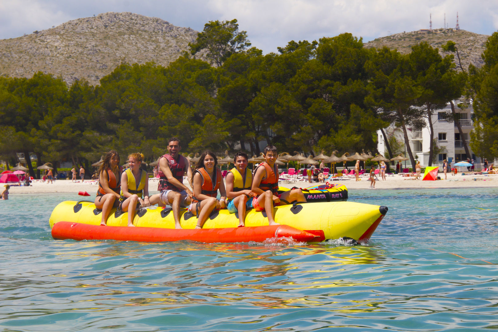 banana boat es uno de deportes aquaticos