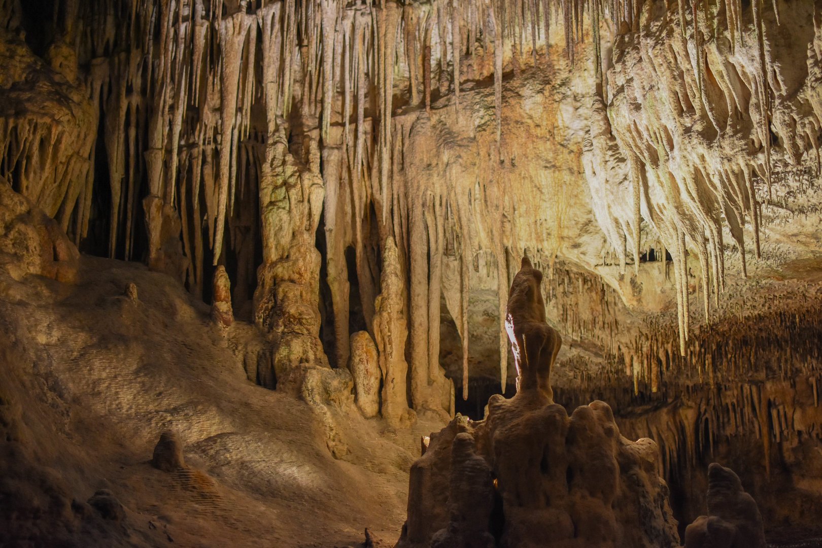 dentro de las cuevas del drach