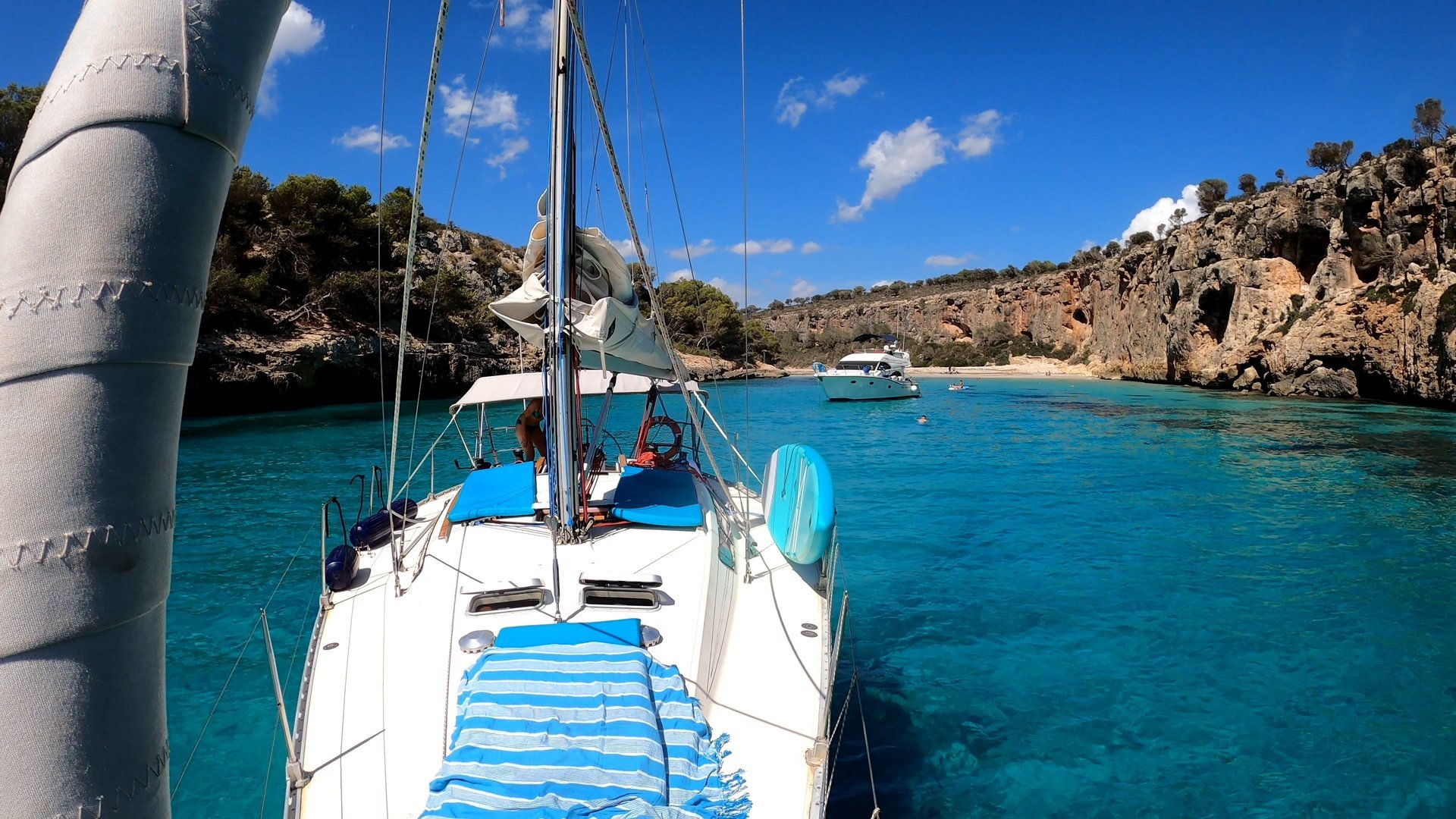 viajar en velero por las aguas de mallorca