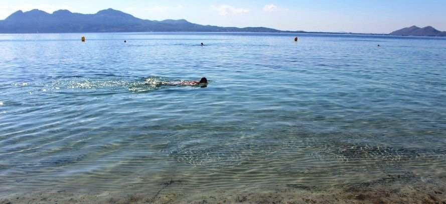 snorkeling en la playa de formentor
