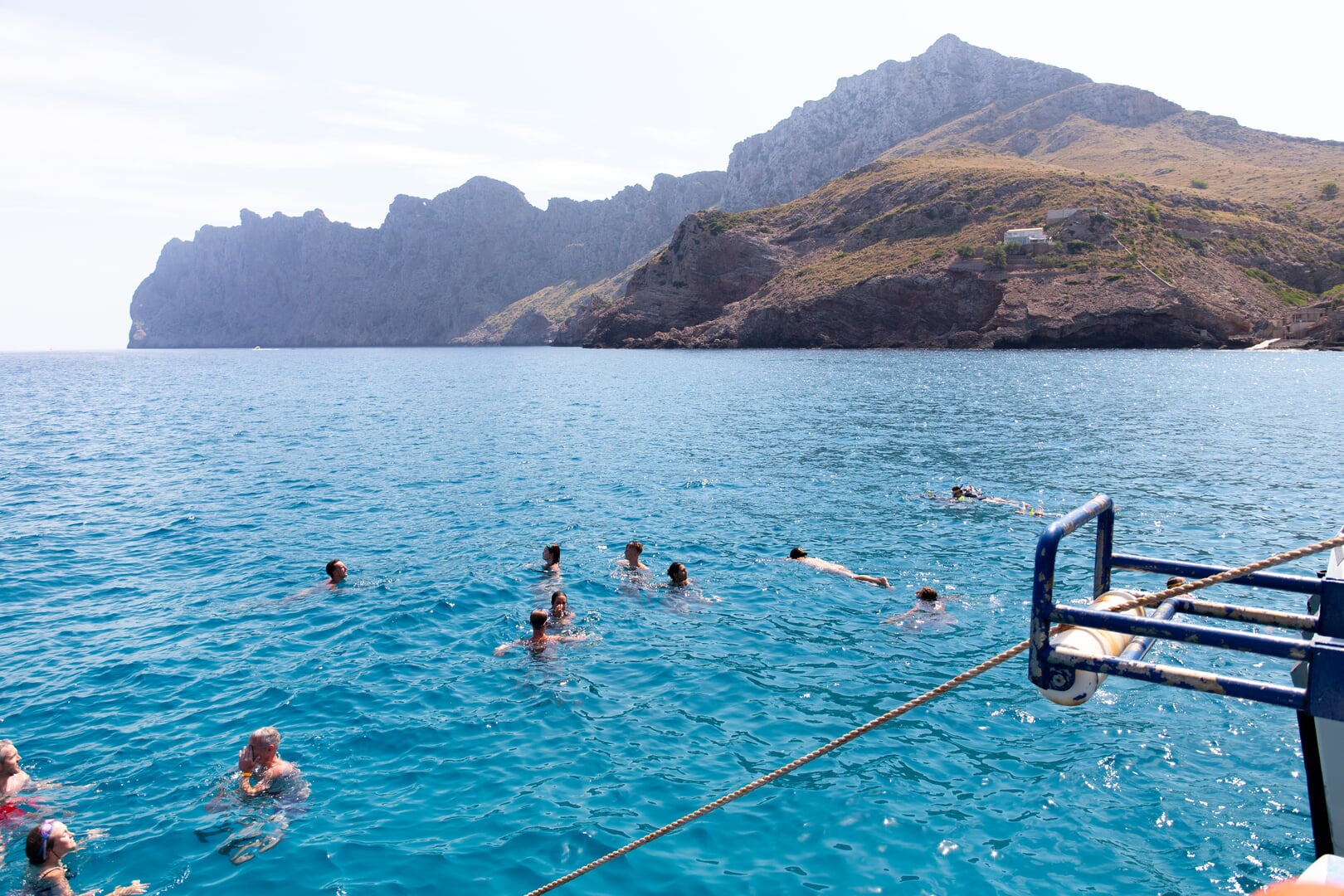 Vista desde playa en Cala San Vicente