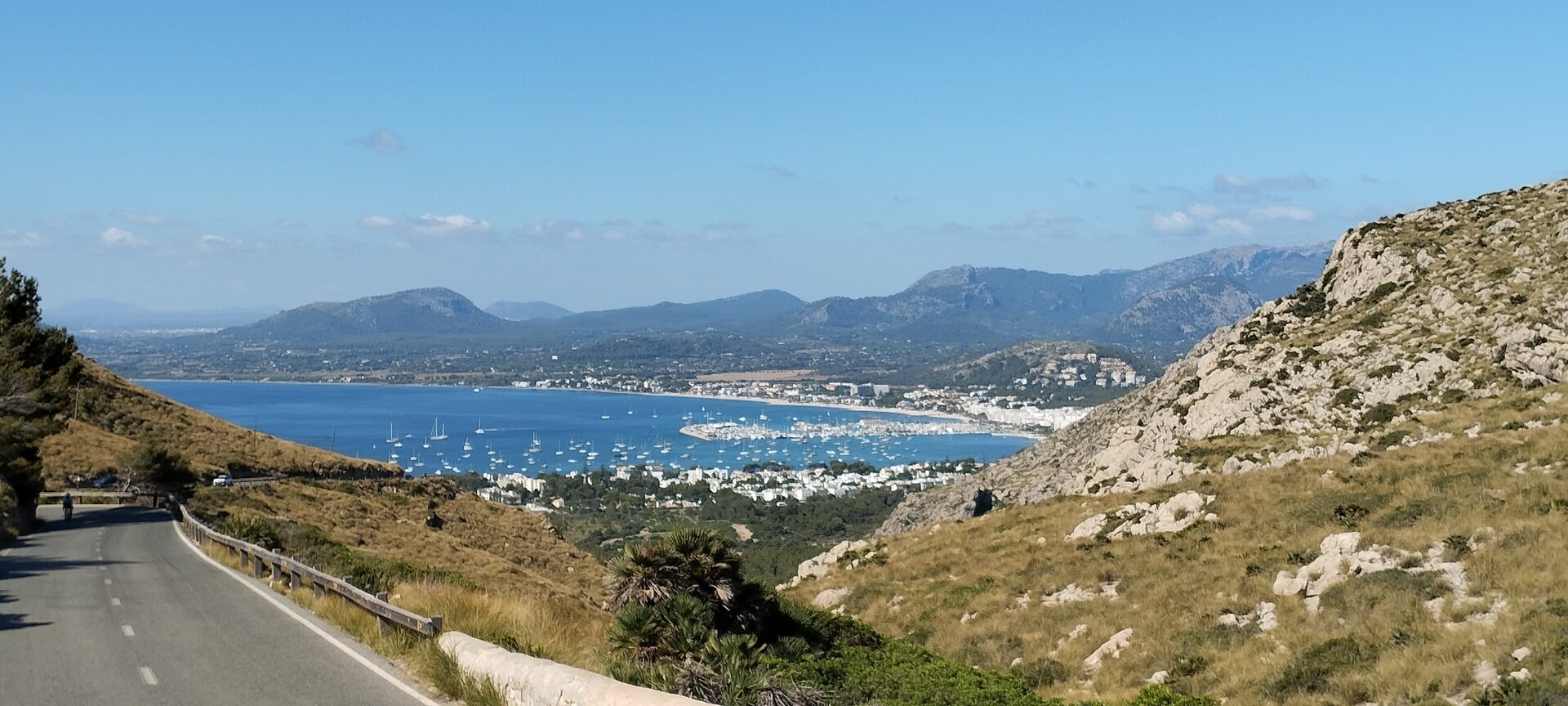 Gente disfrutando sobre los quads