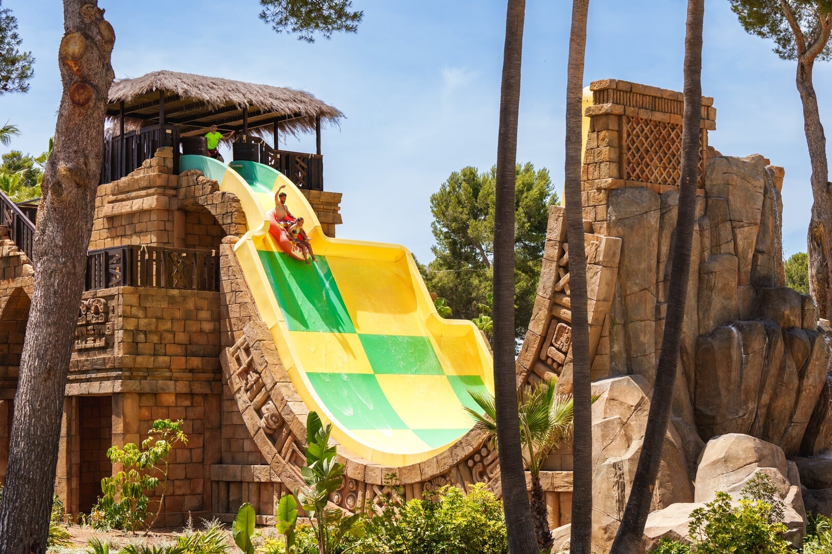 tomar el sol en aqualand arenal