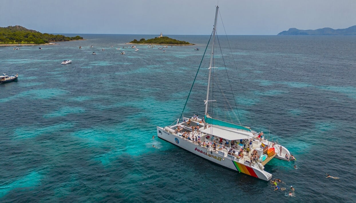 catamaran sailing trip in alcudia