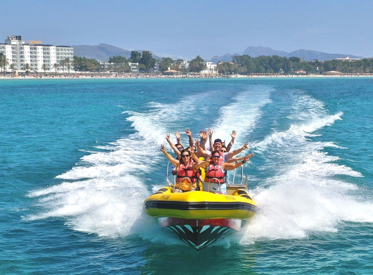 surfung the waves on the speedboat