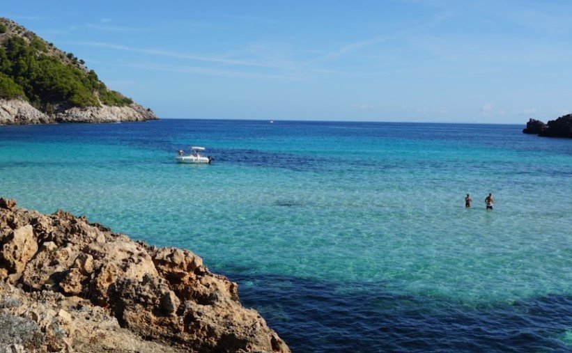 swimming in cala molto