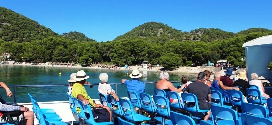 boat arriving to formentor beach