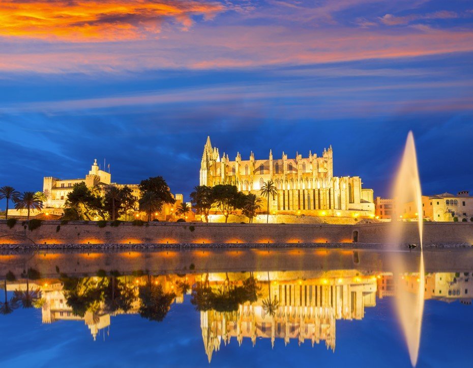 Palma Cathedral at night from the sea