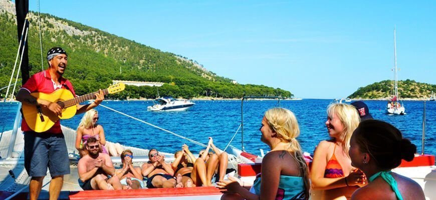 music during the catamaran route